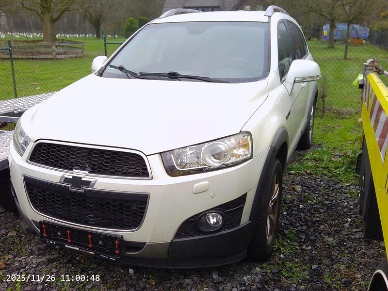 Weiß Gebraucht 2012 Chevrolet Captiva SUV | 4.390 € (Superpreis) - Bild 1/4