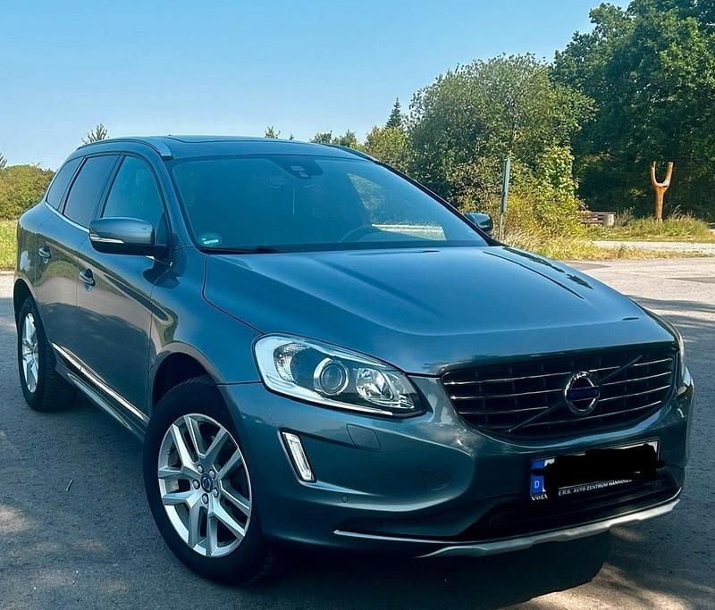 Grau Gebraucht 2017 Volvo XC60 Summum SUV | 18.900 € (Fairer Preis) - Bild 1/4