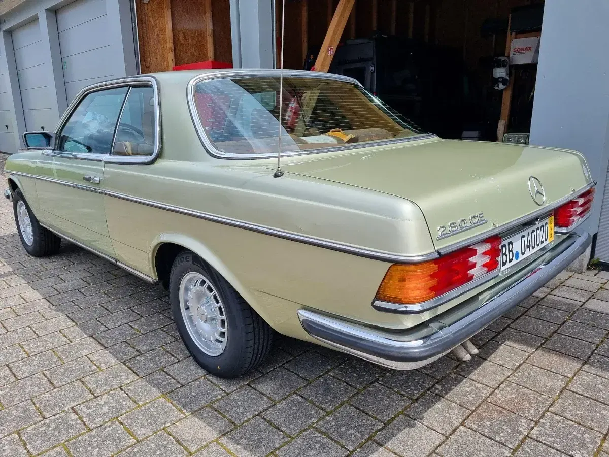 Gebraucht Mercedes 280 177 PS (130 kW) 1978 Grün Coupé