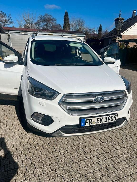 Gebraucht Ford Kuga 175 PS (128 kW) 2018 Weiß SUV