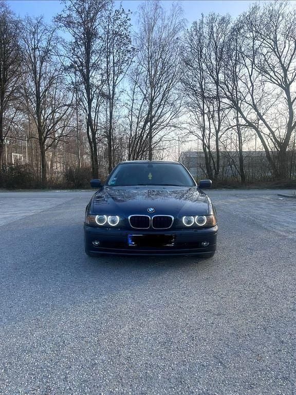 Blau Gebraucht 2002 BMW 520 Limousine | 3.900 € (Fairer Preis) - Bild 1/4