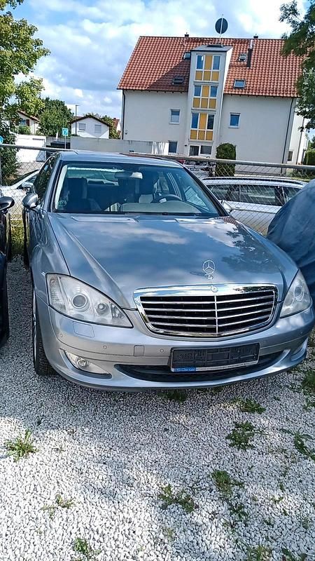 Grau Gebraucht 2006 Mercedes 320 Limousine | 7.999 € - Bild 1/4