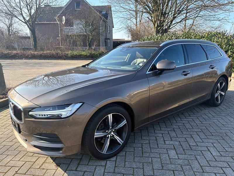 Gebraucht Volvo V90 Momentum 150 PS (110 kW) 2018 Kombi