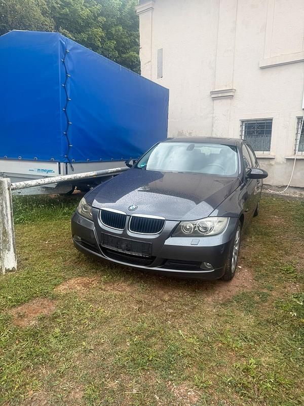 Grau Gebraucht 2006 BMW 318 Limousine | 3.499 € (Etwas zu teuer) - Bild 1/4