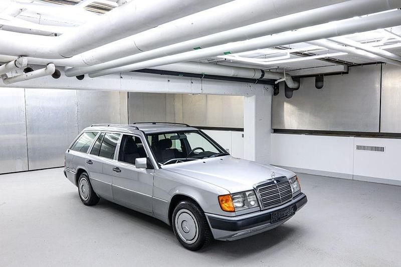 Gebraucht Mercedes E230 132 PS (97 kW) 1992 Silber Limousine
