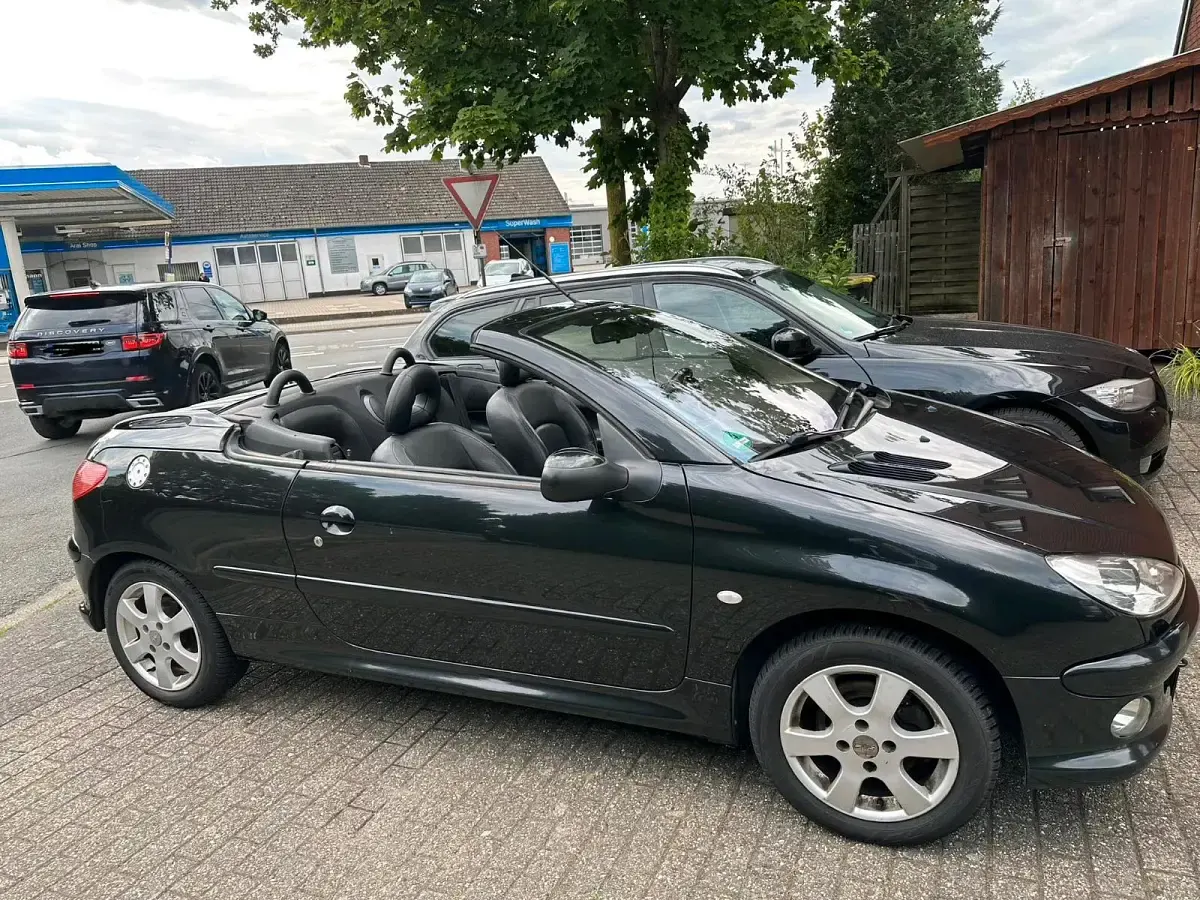 Gebraucht Peugeot 206 CC 109 PS (80 kW) 2003 Schwarz Cabrio