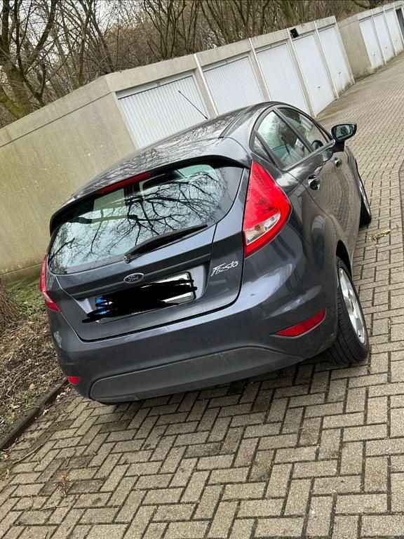 Gebraucht Ford Fiesta Trend 60 PS (44 kW) 2009 Grau Kleinwagen