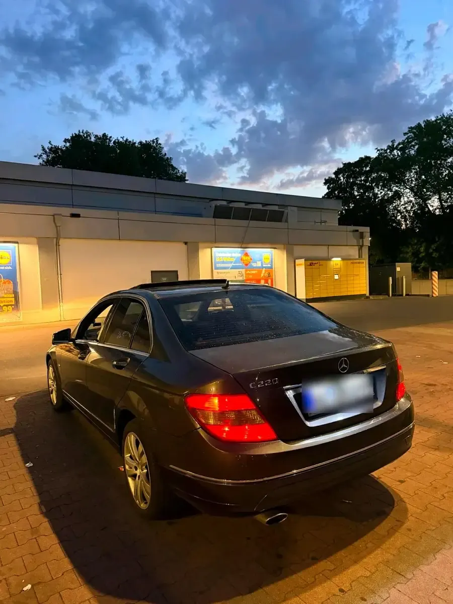 Gebraucht Mercedes C220 170 PS (125 kW) 2009 Grau Limousine