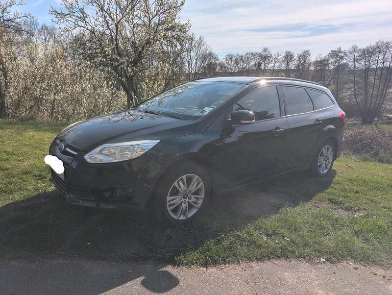Gebraucht Ford Focus 105 PS (77 kW) 2011 Schwarz Kombi