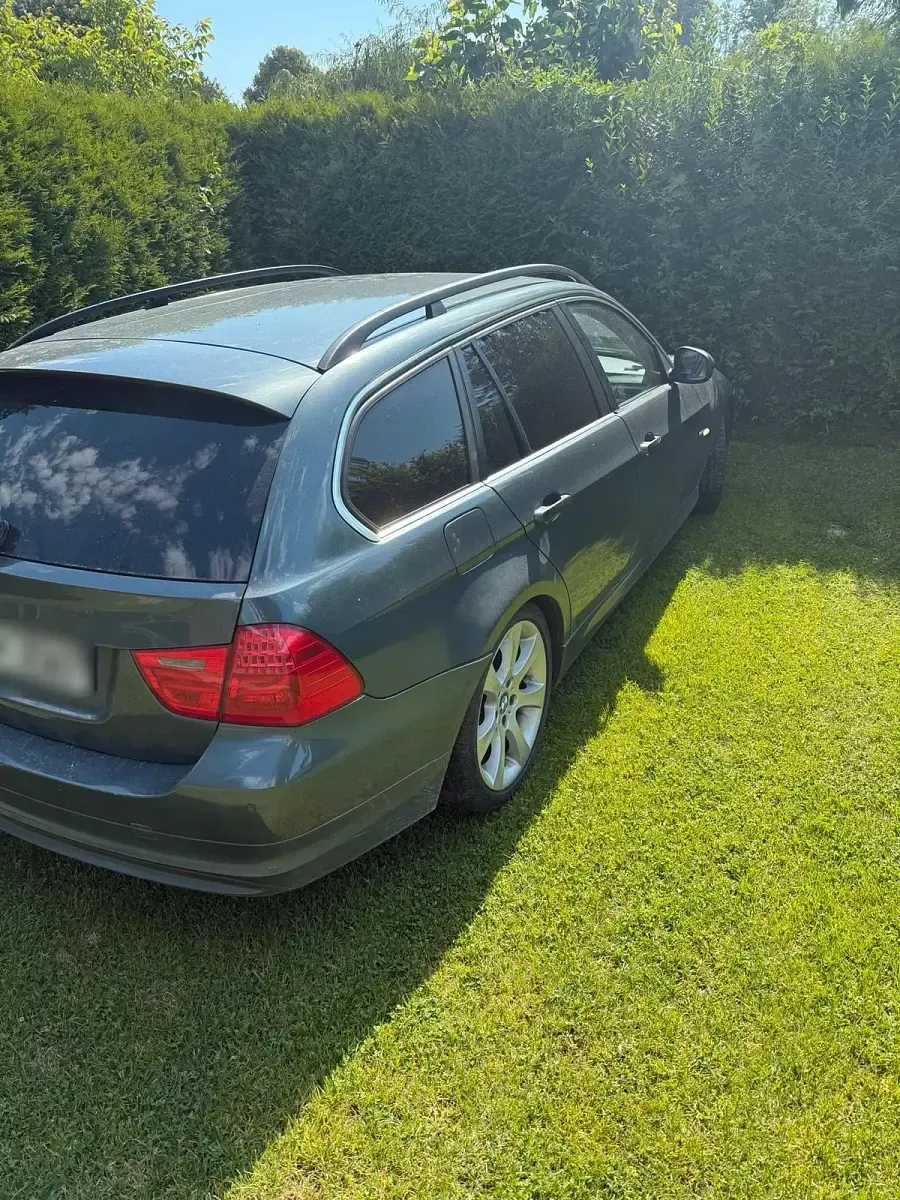Gebraucht BMW 320 177 PS (130 kW) 2010 Grau Kombi