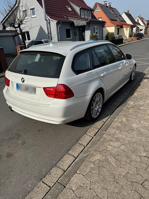 Gebraucht BMW 330 245 PS (180 kW) 2011 Weiß Kombi
