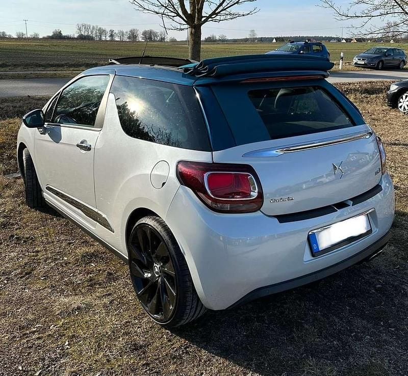 Weiß Gebraucht 2016 DS Automobiles DS3 Cabriolet Cabrio | 8.890 € - Bild 1/4