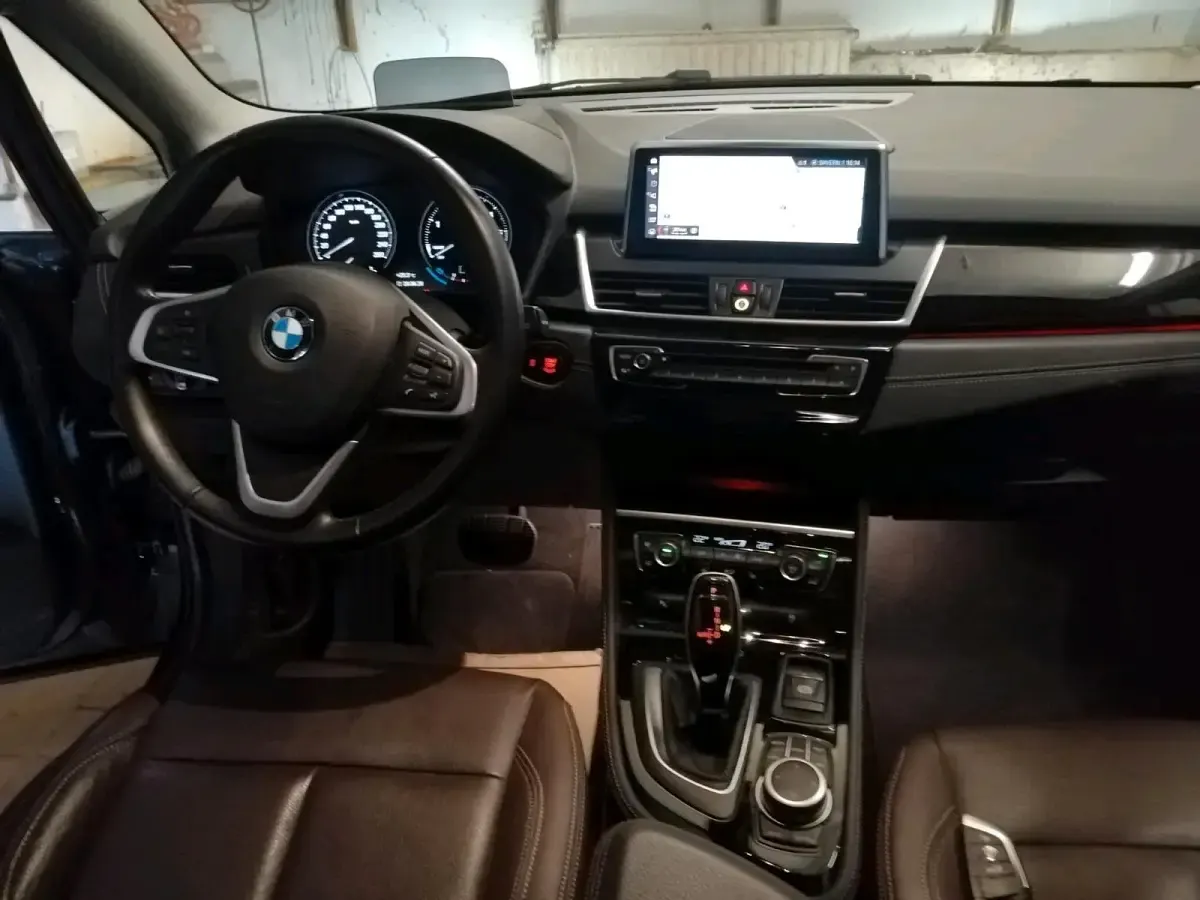 Gebraucht BMW 218 Luxury Line 150 PS (110 kW) 2019 Schwarz Kombi