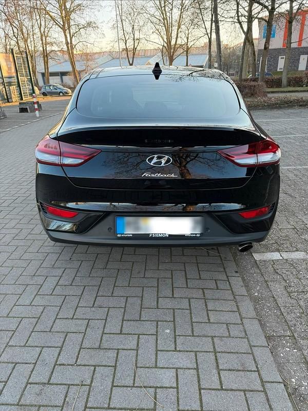 Gebraucht Hyundai i30 Premium 140 PS (102 kW) 2018 Schwarz Limousine