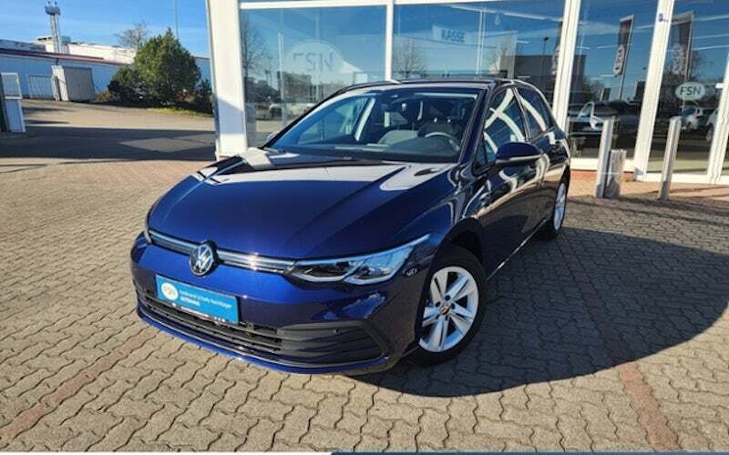 Gebraucht VW Golf VIII Life 131 PS (96 kW) 2023 Atlantic blue metallic Limousine