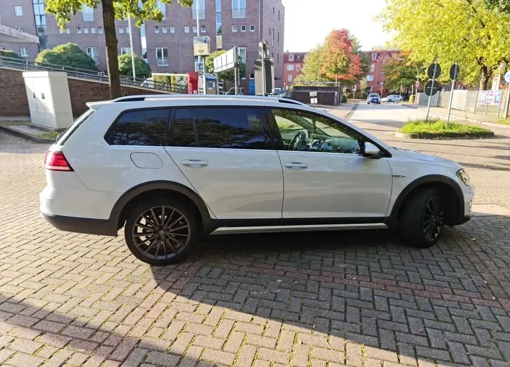 Gebraucht VW Golf Alltrack 184 PS (135 kW) 2017 Weiß Kombi