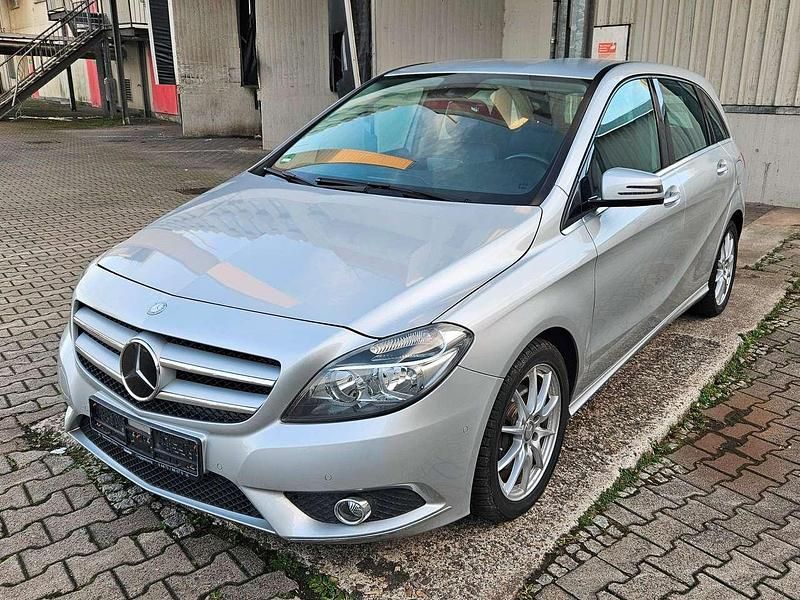Gebraucht Mercedes B200 156 PS (114 kW) 2012 Polarsilber Van / Kleinbus