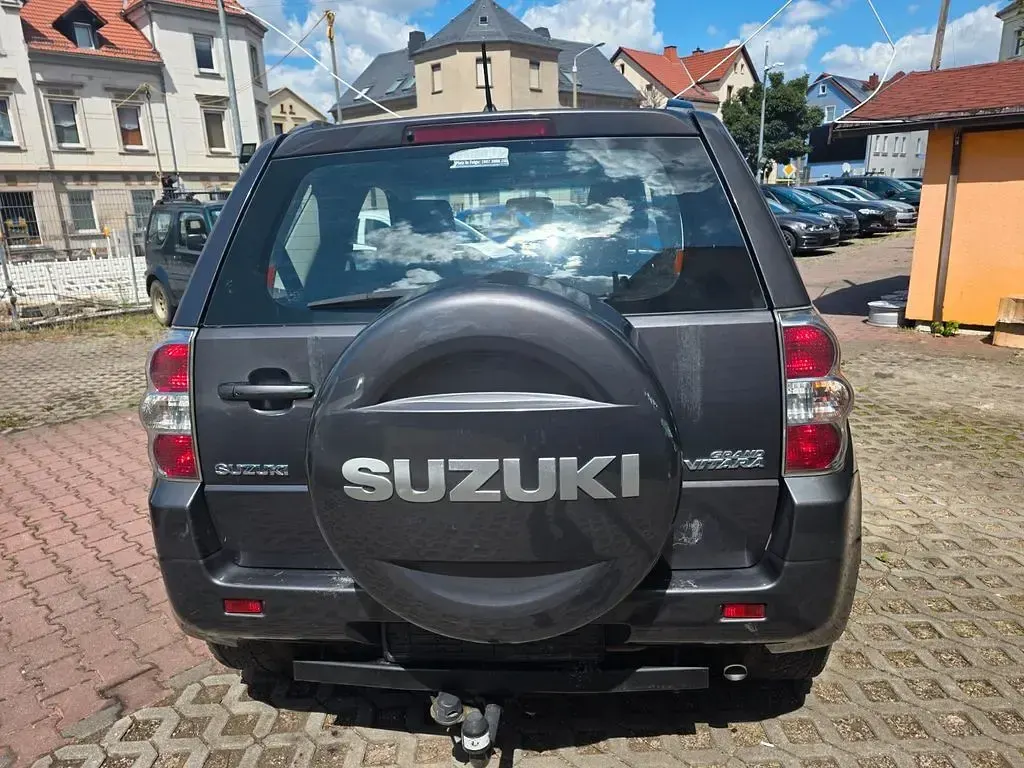 Gebraucht Suzuki Grand Vitara 129 PS (94 kW) 2011 Grau SUV