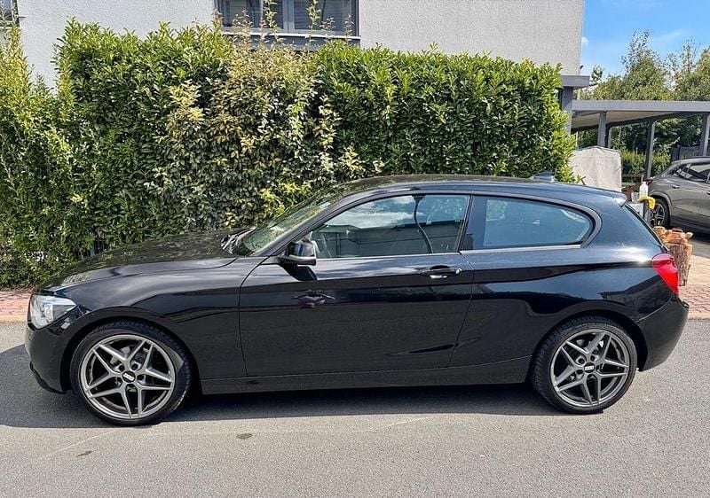Schwarz Gebraucht 2012 BMW 114 Kleinwagen | 5.300 € (Guter Preis) - Bild 1/4