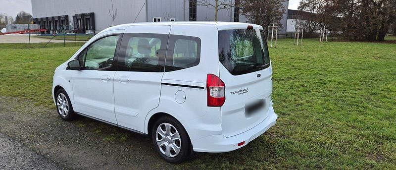 Gebraucht Ford Tourneo Courier 100 PS (73 kW) 2017 Weiß Van / Kleinbus