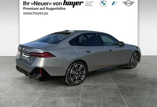 Neu BMW 520 Comfort Edition 197 PS (144 kW) 2026 Grau Limousine