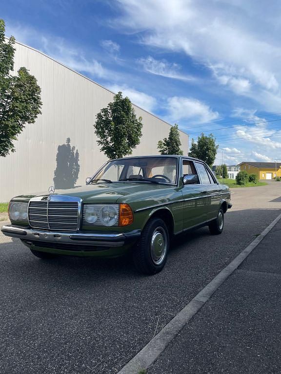 Gebraucht Mercedes E230 131 PS (96 kW) 1981 Grün Limousine