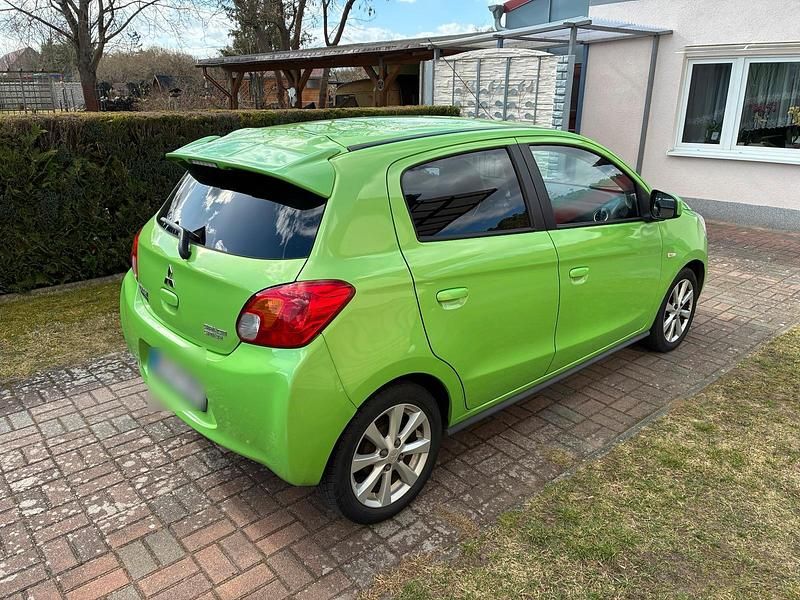 Gebraucht Mitsubishi Space Star 71 PS (52 kW) 2013 Grün Van / Kleinbus