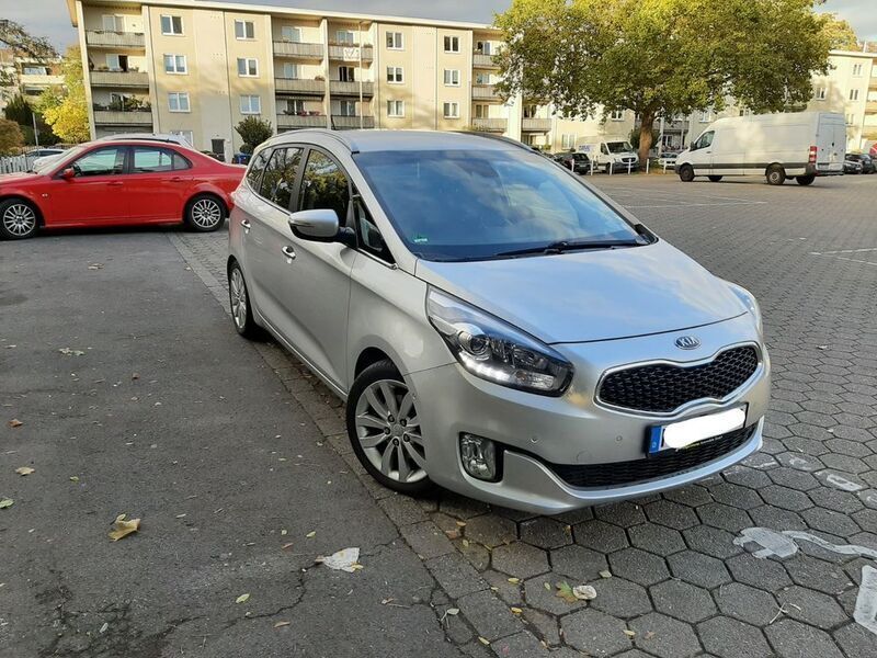 Silber Gebraucht 2014 Kia Carens Spirit Van / Kleinbus | 11.000 € (Fairer Preis) - Bild 1/4