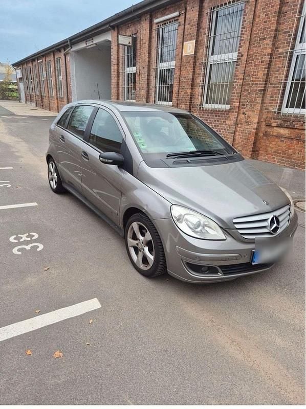 Gold Gebraucht 2007 Mercedes B200 Van / Kleinbus | 3.500 € (Fairer Preis) - Bild 1/4