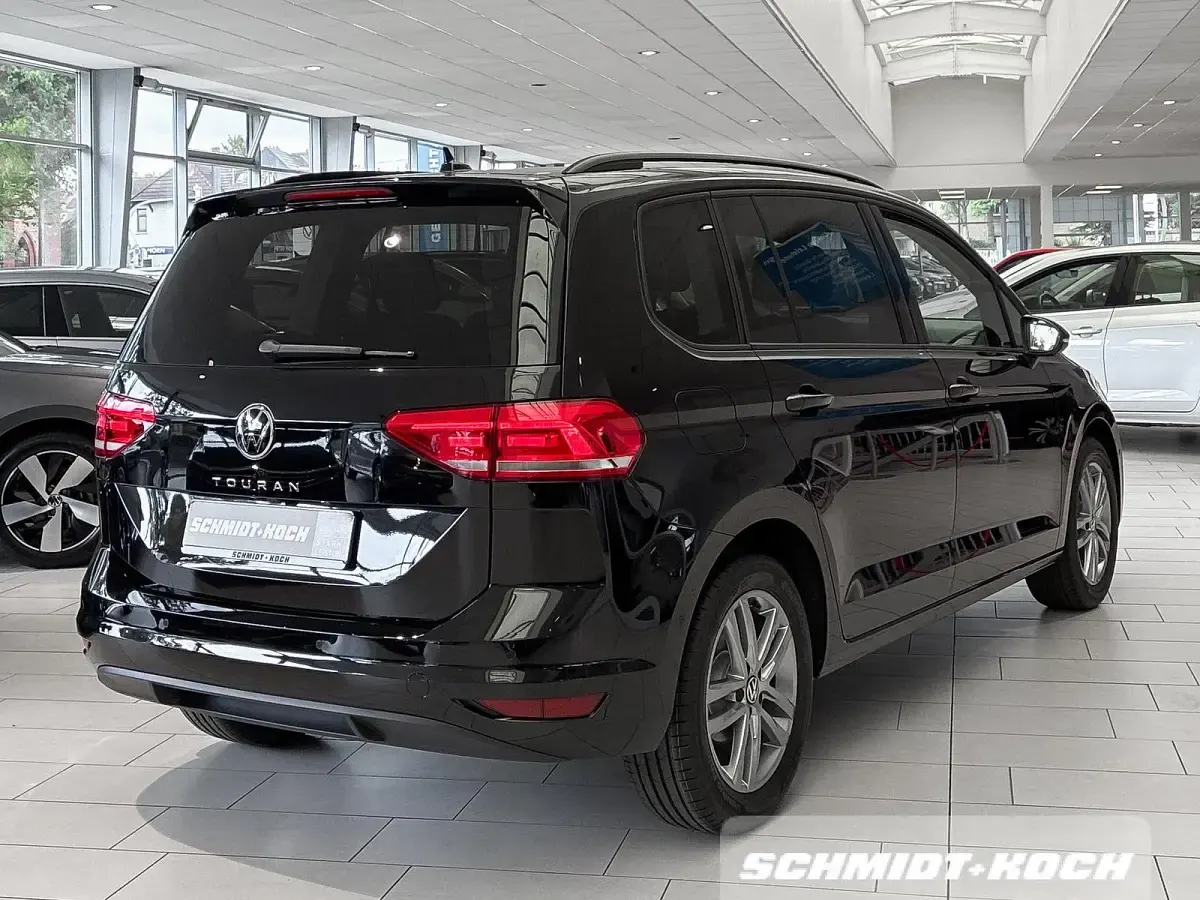 Gebraucht VW Touran Comfortline 150 PS (110 kW) 2026 Grenadillschwarz (schwarz) Van / Kleinbus