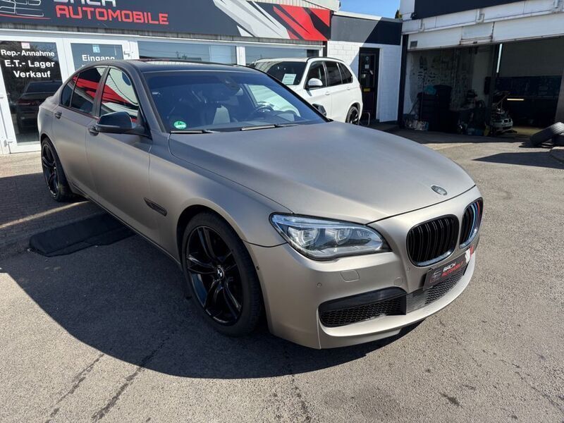 Grau Gebraucht 2013 BMW 750 M Sport Limousine | 16.990 € (Fairer Preis) - Bild 1/4