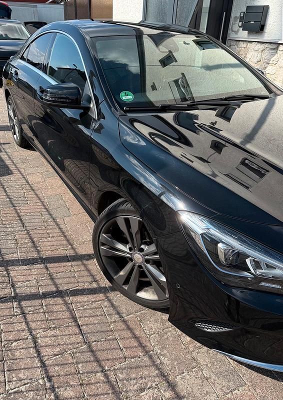 Gebraucht Mercedes CLA200 156 PS (114 kW) 2017 Schwarz Coupé