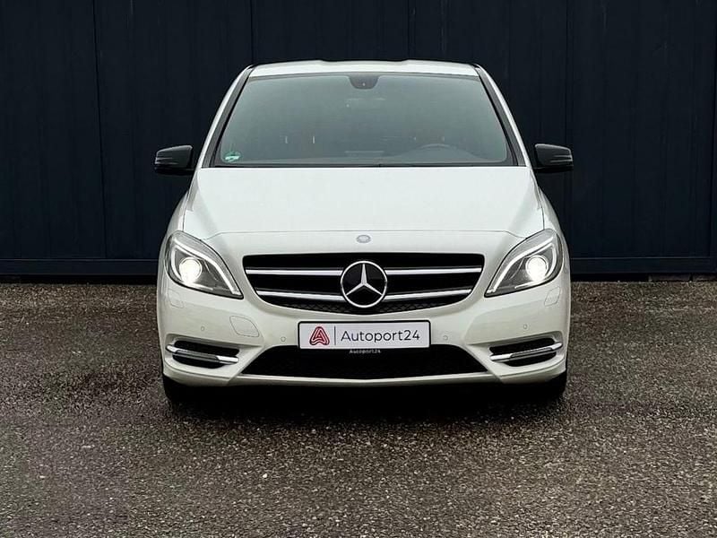 Gebraucht Mercedes B250 Night 211 PS (155 kW) 2013 Weiß Van / Kleinbus