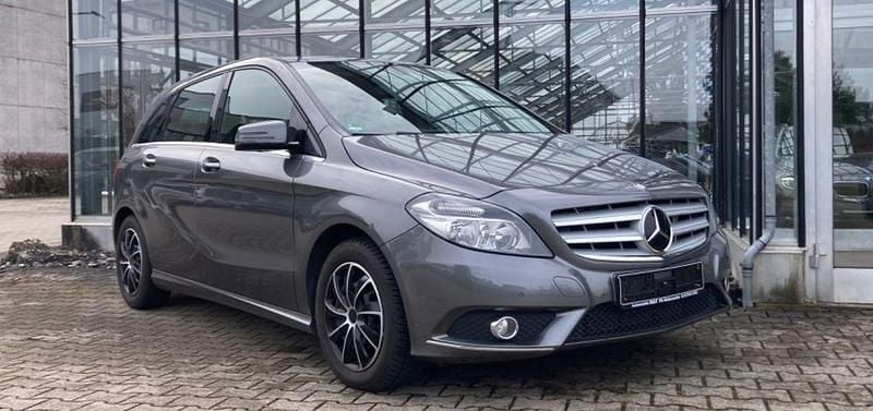 Gebraucht Mercedes B180 122 PS (89 kW) 2012 Mountaingrau Van / Kleinbus