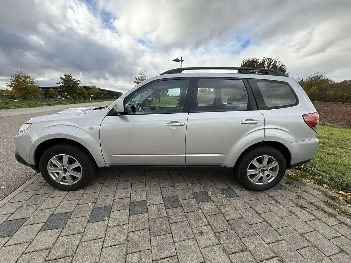 Gebraucht Subaru Forester Comfort 147 PS (108 kW) 2009 Spark silver (m) SUV