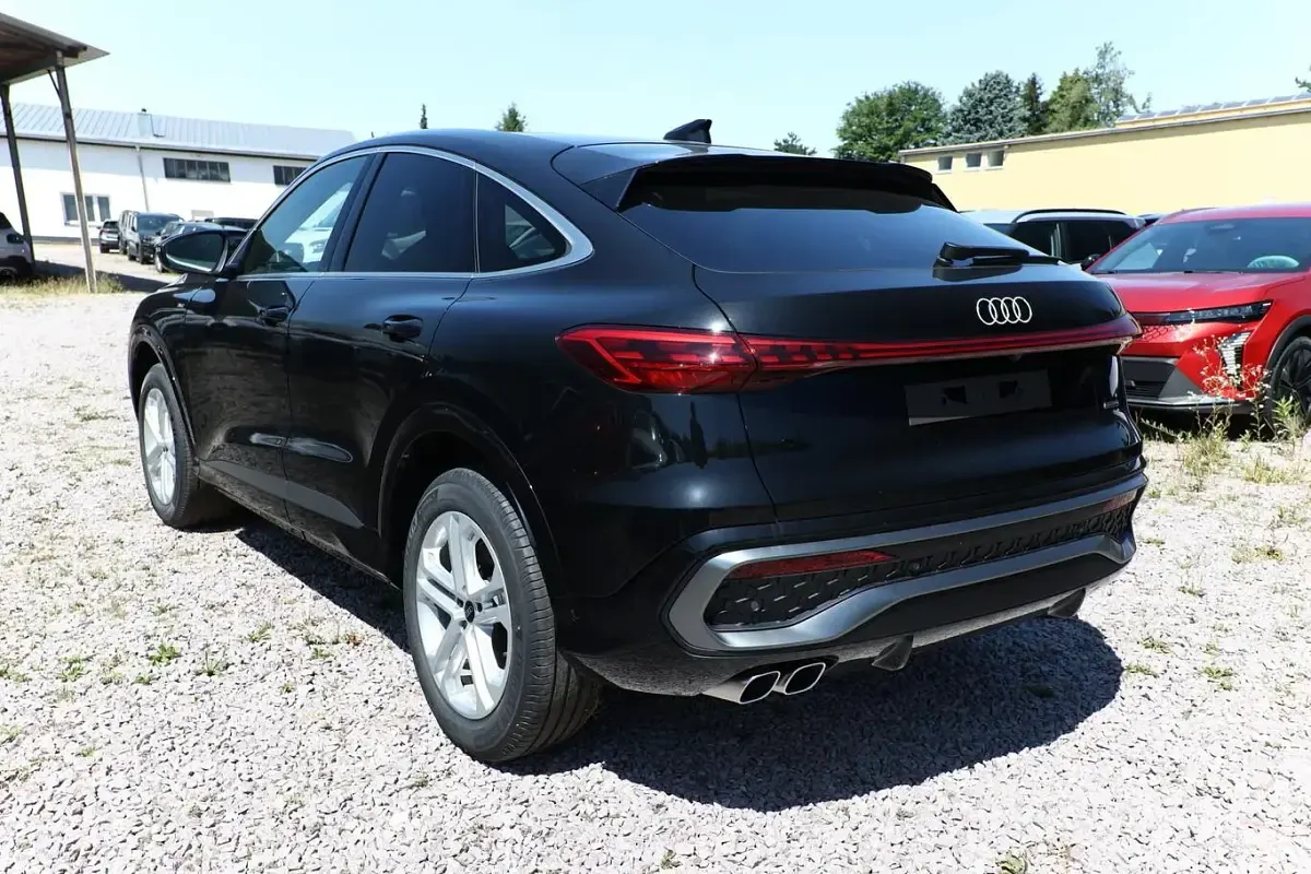 Neu Audi Q5 S-Line 204 PS (150 kW) 2026 Mythosschwarz metallic SUV