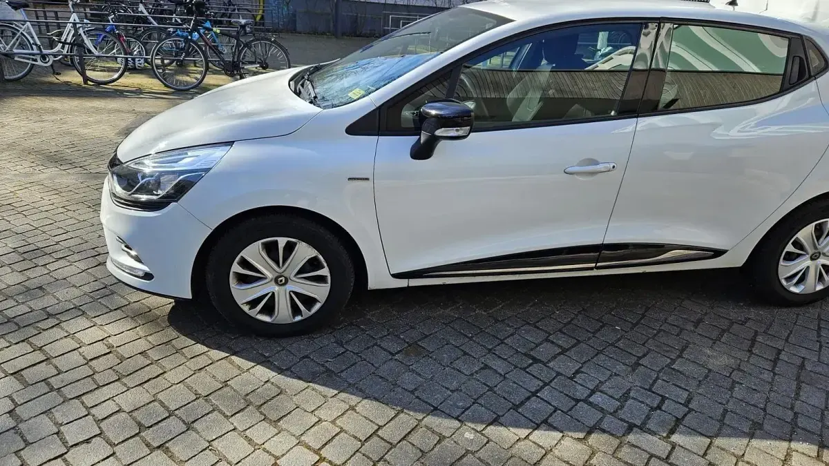 Gebraucht Renault Clio IV LIMITED 73 PS (53 kW) 2018 Weiß Kleinwagen