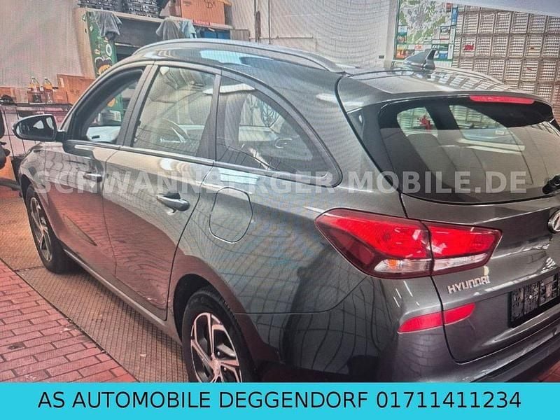Gebraucht Hyundai i30 Select 116 PS (85 kW) 2021 Grau Kombi
