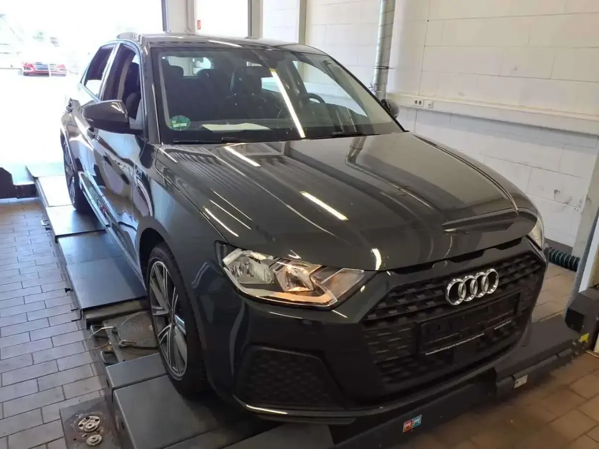 Gebraucht Audi A1 110 PS (80 kW) 2023 Manhattangrau metallic SUV