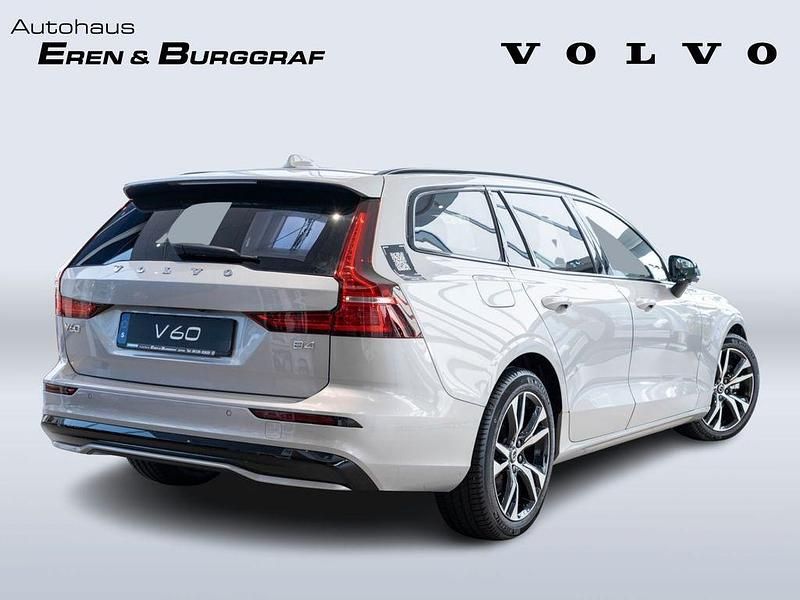 Neu Volvo V60 Plus 197 PS (144 kW) 2025 Silber Kombi