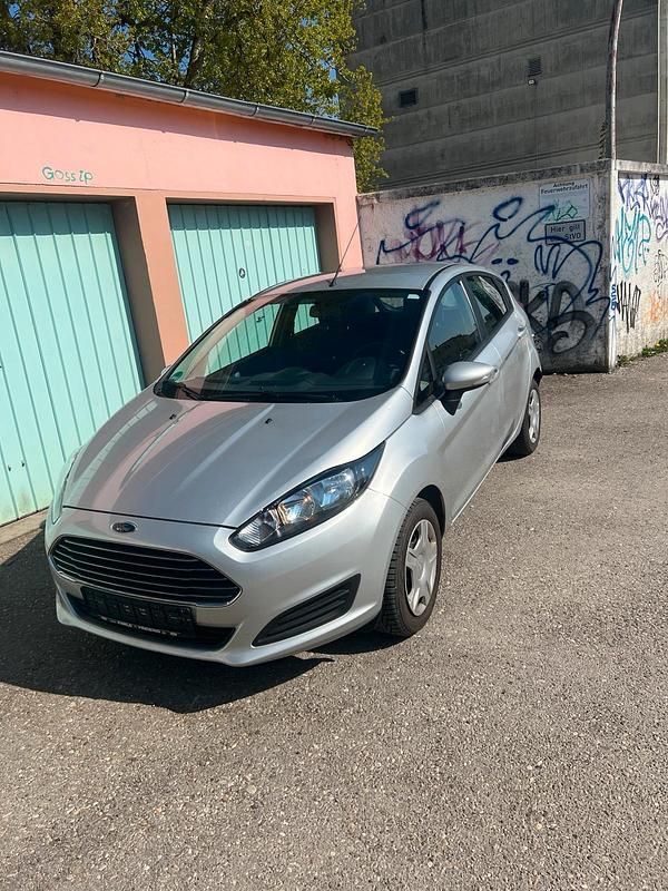 Gebraucht Ford Fiesta 86 PS (63 kW) 2013 Silber Kleinwagen