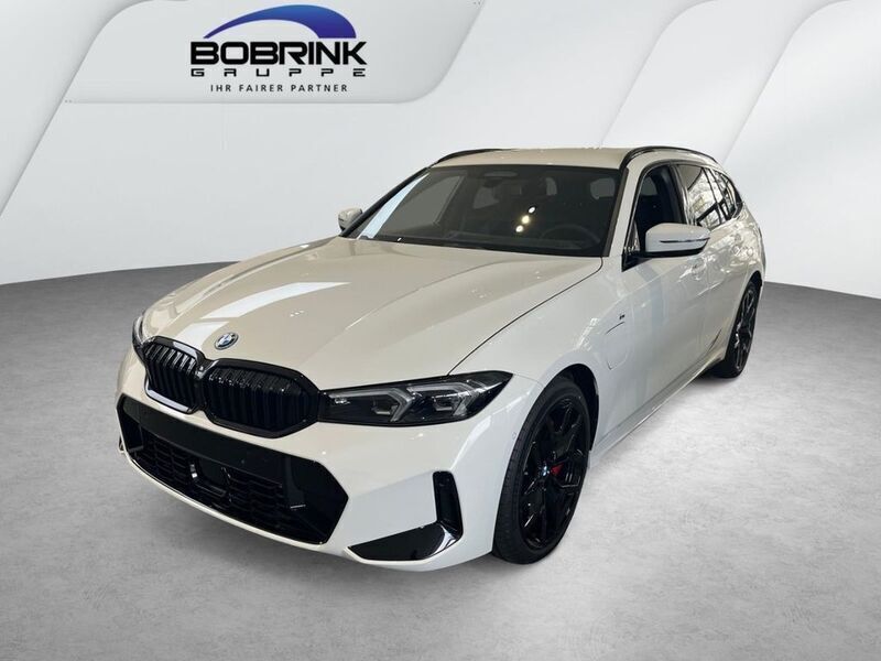 Weiß Gebraucht 2025 BMW 330e M Sport Kombi | 64.000 € - Bild 1/4