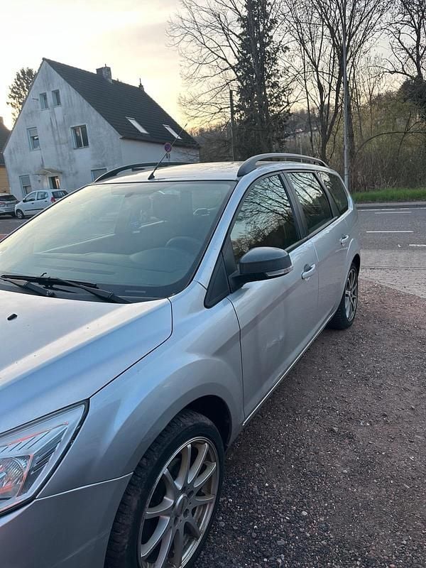 Gebraucht Ford Focus 100 PS (73 kW) 2009 Silber Kombi