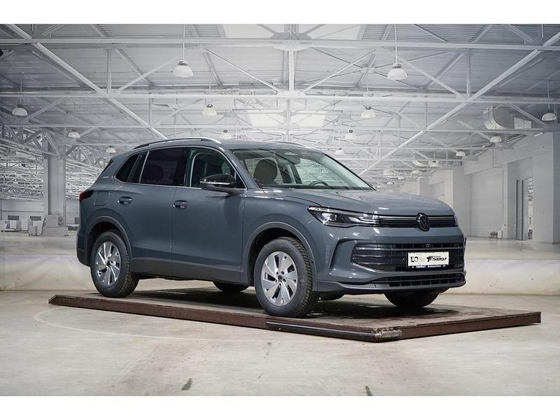 Neu VW Tiguan 150 PS (110 kW) 2026 Delfingrau metallic SUV