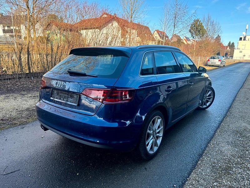 Gebraucht Audi A3 Ambiente 122 PS (89 kW) 2013 Blau Limousine