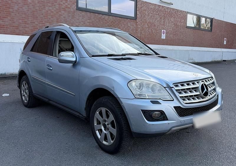 Gebraucht Mercedes ML350 231 PS (169 kW) 2010 Blau SUV