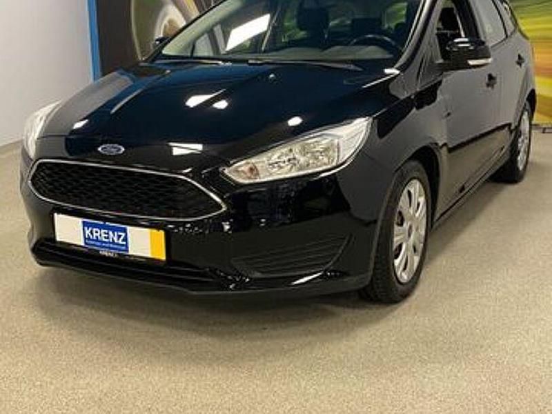 Schwarz Gebraucht 2015 Ford Focus Trend Limousine | 8.990 € (Teuer) - Bild 1/3