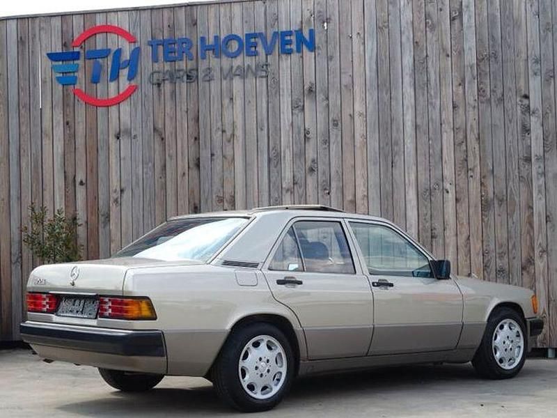 Gebraucht Mercedes 190 122 PS (89 kW) 1991 Gold Limousine