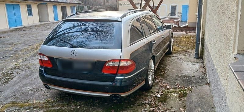 Gebraucht Mercedes E280 Avantgarde 177 PS (130 kW) 2005 Blau Kombi