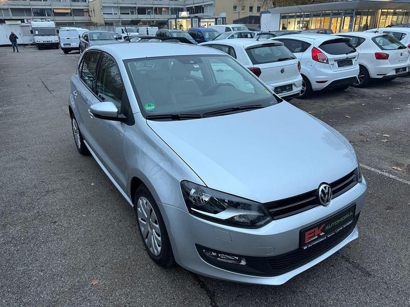 Silber Gebraucht 2013 VW Polo Comfortline Limousine | 5.990 € (Fairer Preis) - Bild 1/4